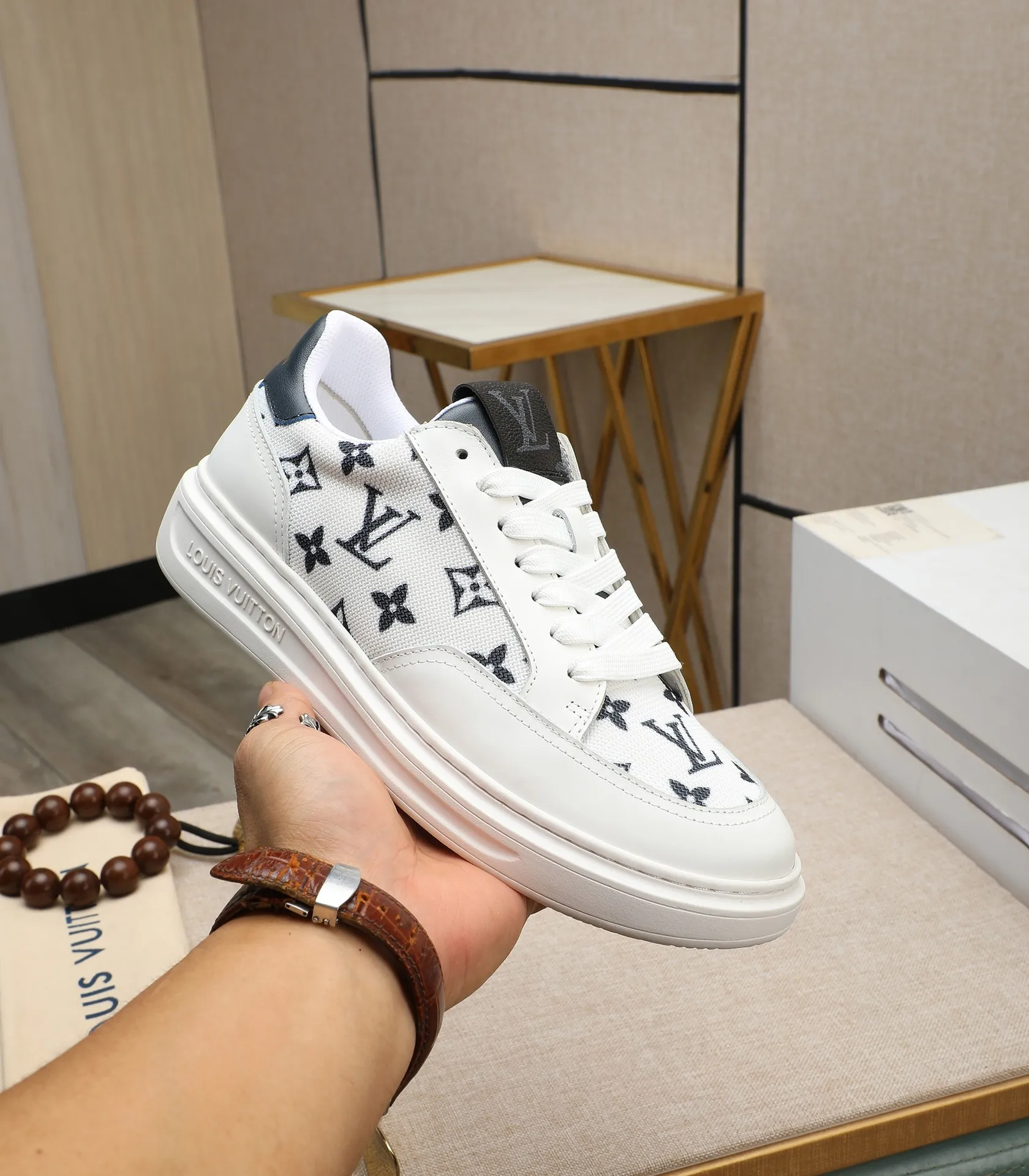 Men's shoes 💰540 💰(Niuli: full package) louis vuitton (Louis Vuitton/lv) top 🔍🔍 new models are on sale at the same time at the counter. The upper 🇮🇹 is imported from Italy, first-layer cowhide, and the lining is fully imported cowhide. 💪💪, completely 1⃣️ to 1 ⃣️Re-engraved🇮🇹💪💪, ⚠Sole: The original sole is specially provided by the original factory, the exclusive movable molded sole is super comfortable, ⚠The original factory follows the order, 🔍🔍high quality, you can enter and exit the counter at will, welcome to compare⚠. Code number:38-44